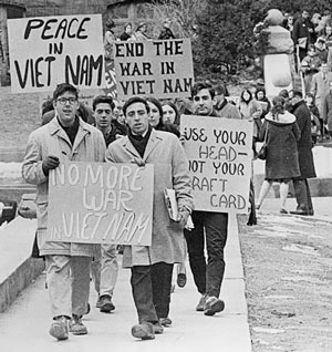 Student_Vietnam_War_protesters.JPG